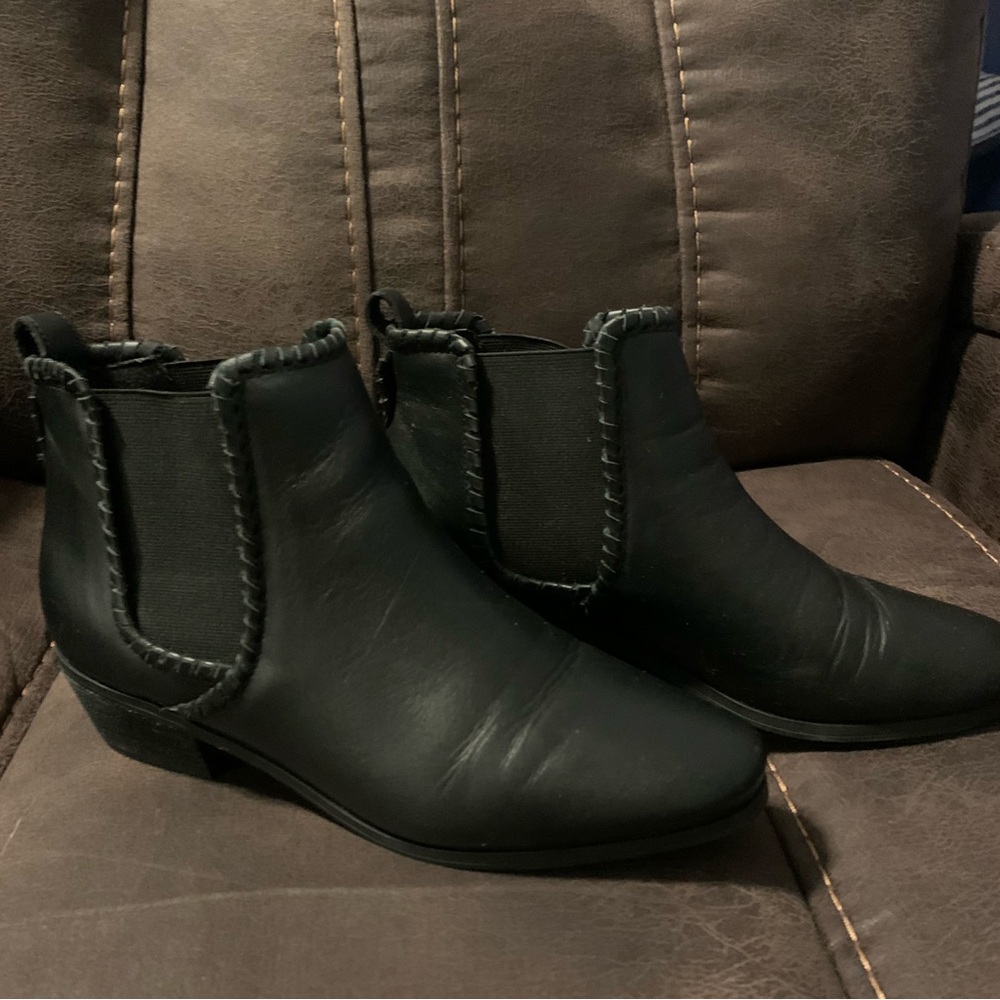 Jack Rogers Poppy Chelsea Booties. Black Leather. Size 8.5